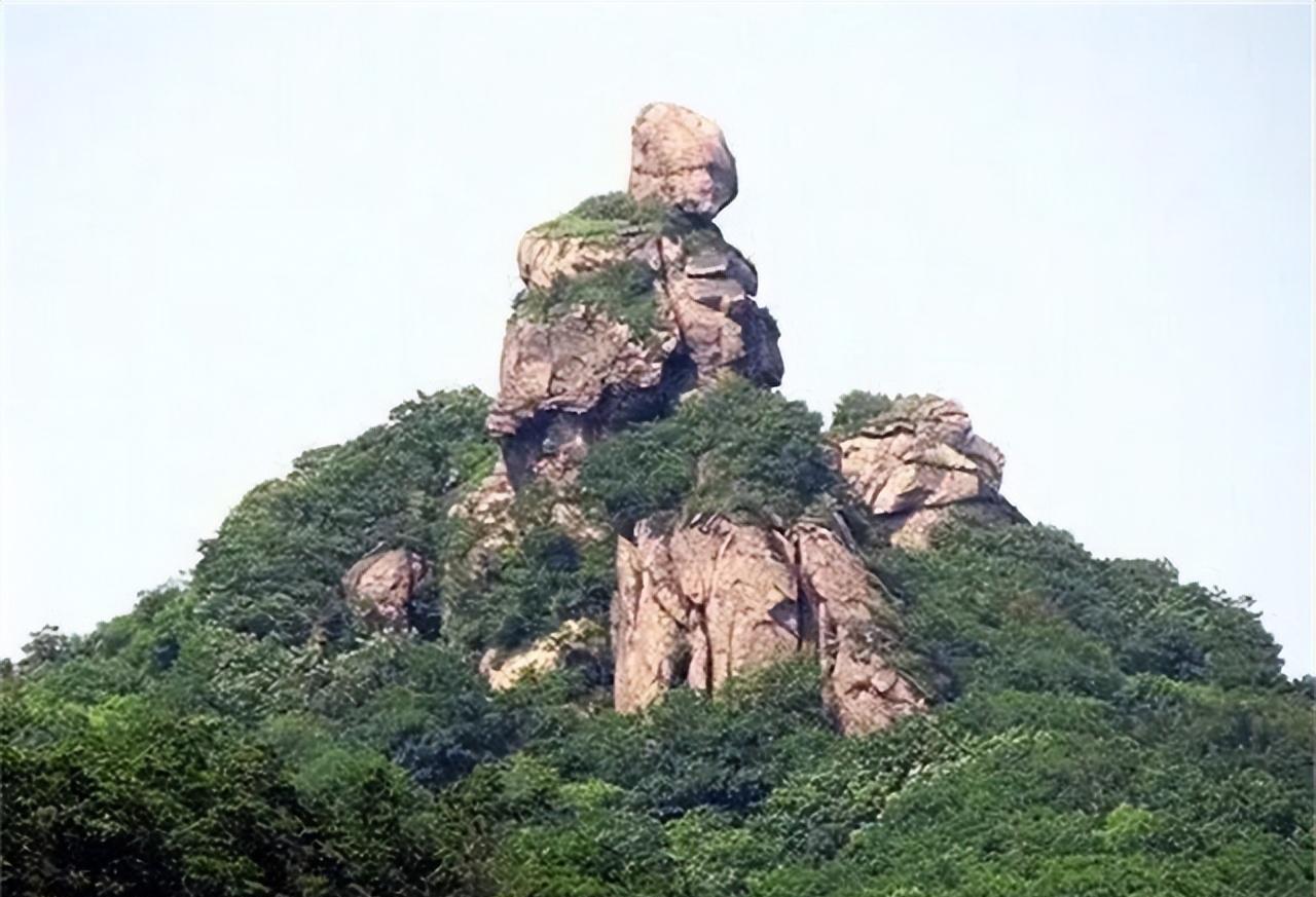 海南发现一山头长得像毛主席，孔令华跪地流泪，李讷也都感叹很像。1991年盛夏，