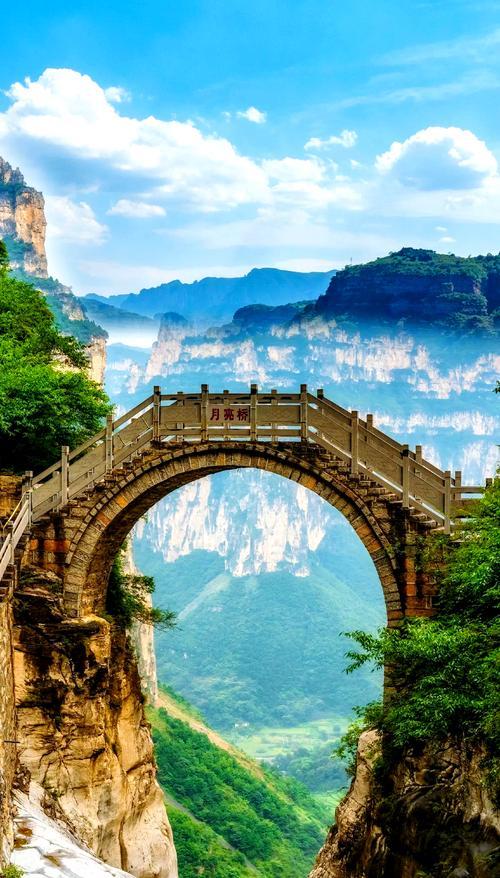 银发经济大热！春节刚过，2月24日国常会就研究推进其发展。这透露出三重信号