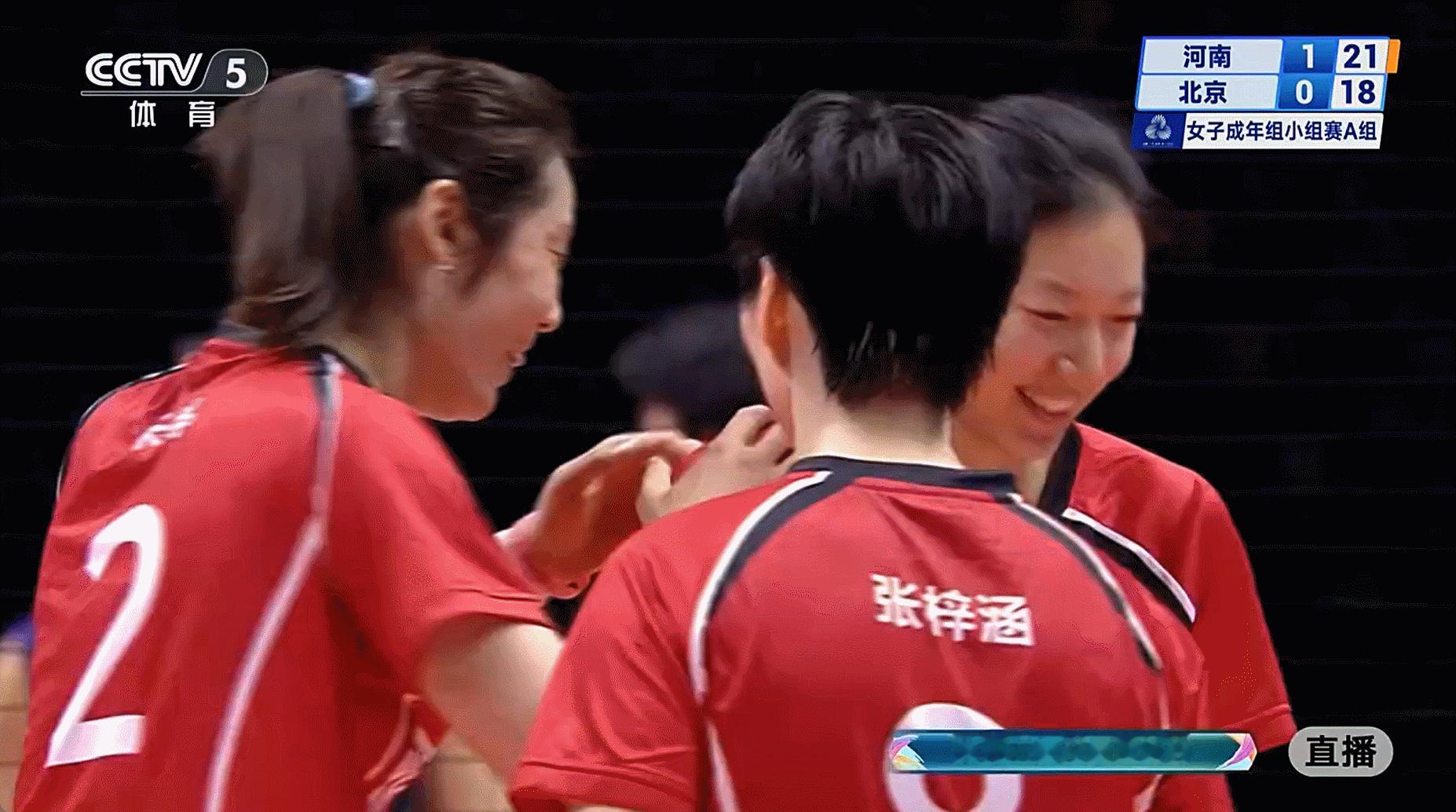 朱婷真的是有做主教练的天赋啊！她真的是毫无保留地，把她所知道的传授给妹妹们啊[流