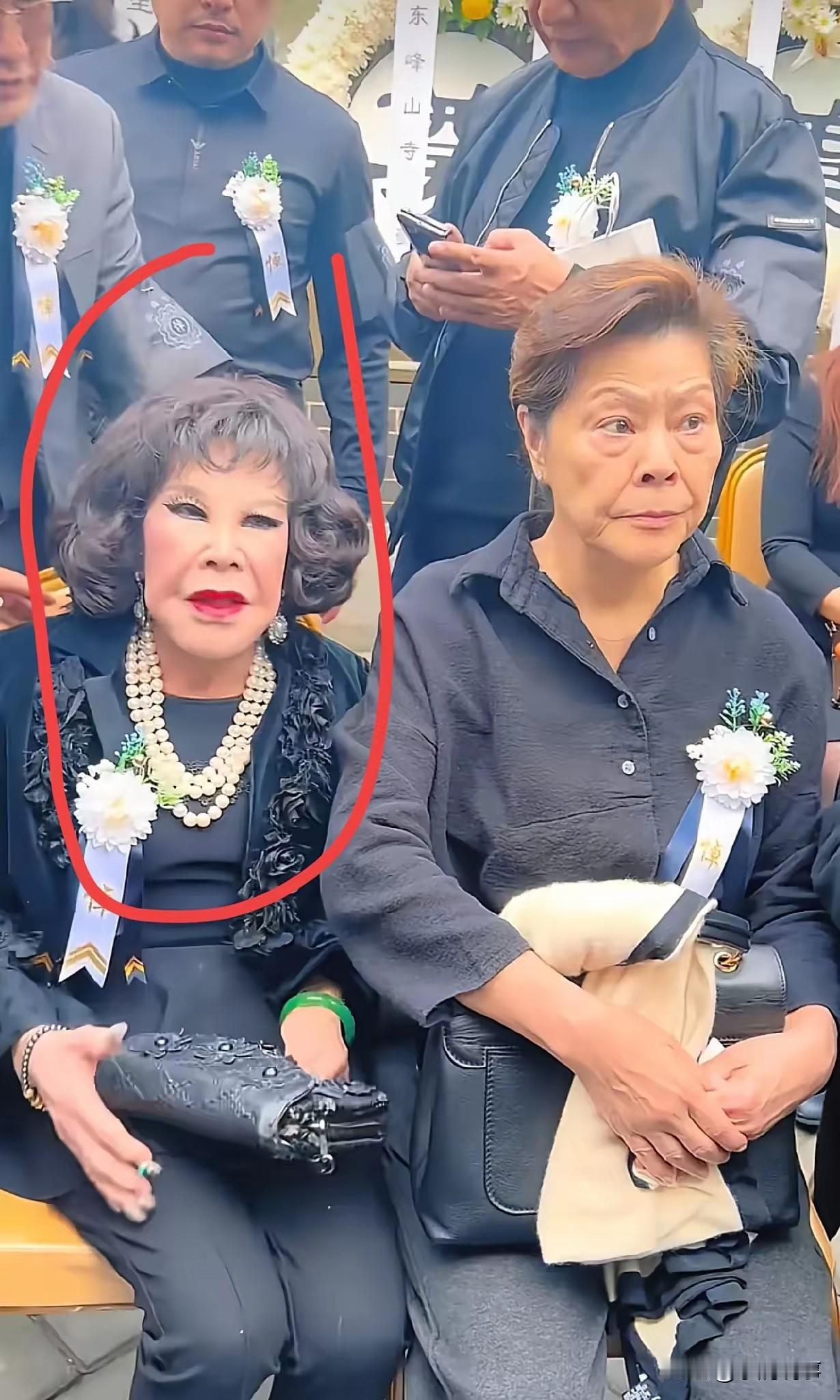 梁小龙追悼会上，我看到了95岁的黄夏蕙。特意查了下他俩的关系，原来梁小龙一