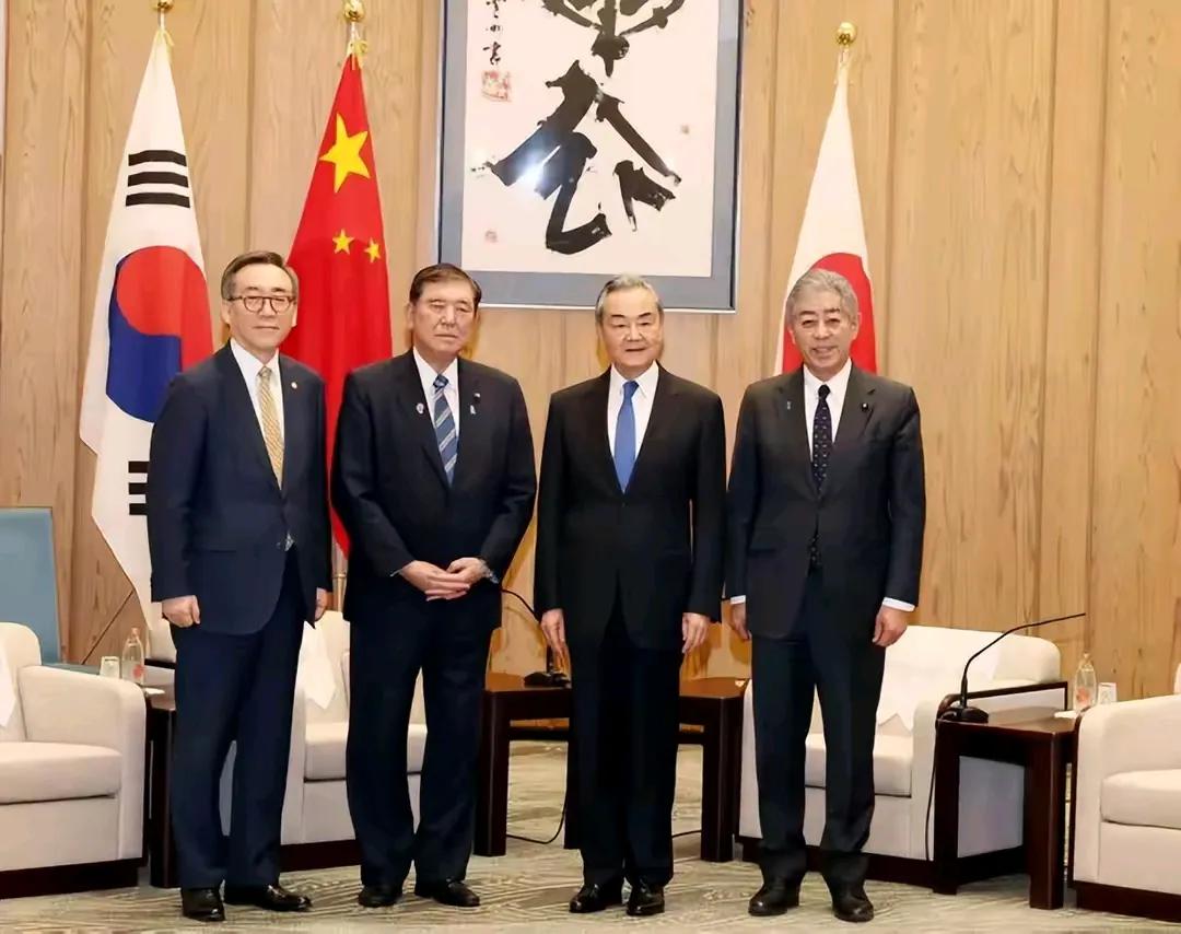 3月份这次中日韩外长会议，将我们国家的实力体现的淋漓尽致，也是美国影响力大幅度退