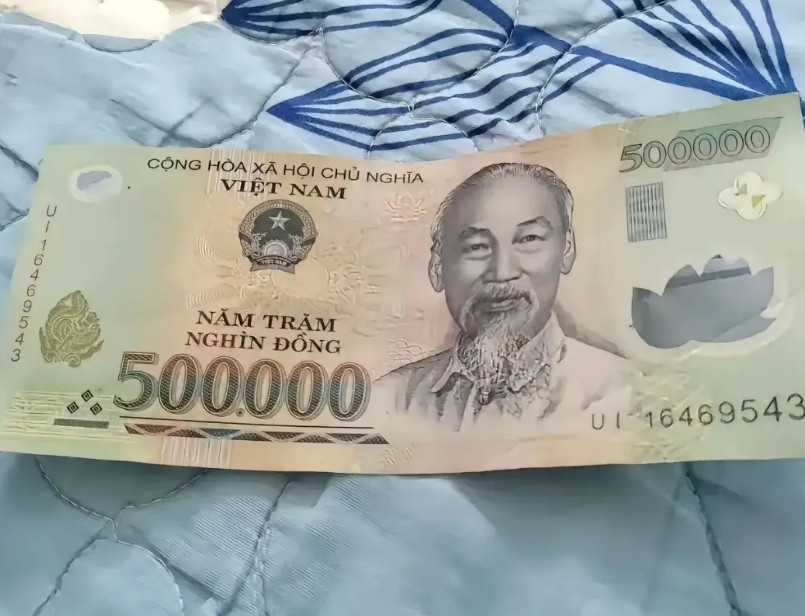 越南开始进入手机支付时代了，但越南钞票的面值那么大。越南最大面额纸币是500