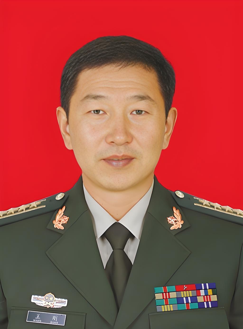 2008年，一群恐怖分子突袭我国南疆一个检查站，造成多名队员伤亡，指挥员王刚到场