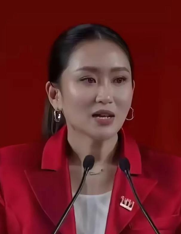 佩通坦复出无望，宪法法院裁定只是走掩人耳目的程序而已8月4日，是停职总理佩通