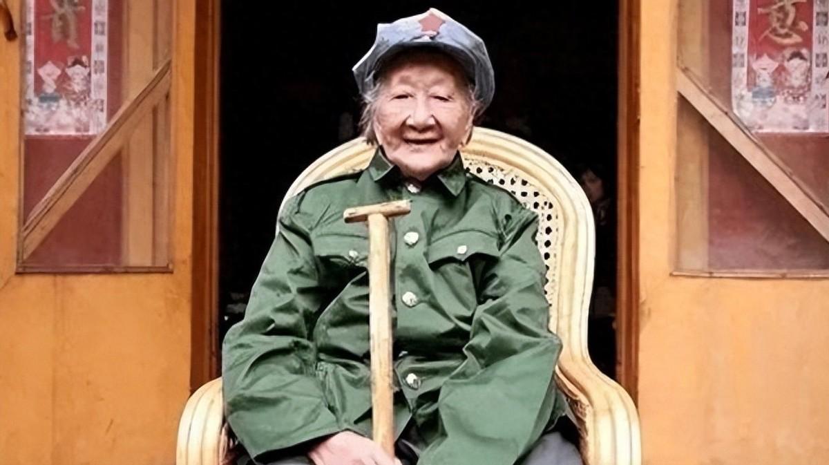 1937年一个红军女团长被俘后竟然被逼着给敌人当妾，两年多后她逃出来了，但那个