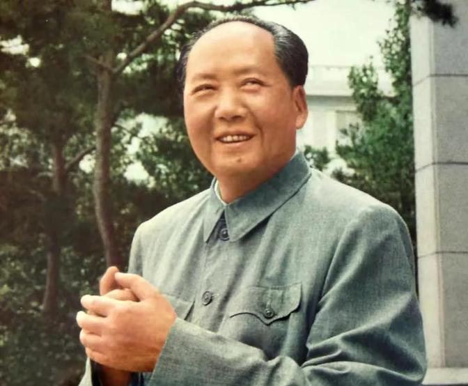 1955年，新中国实行货币工资制度，但毛主席看到自己的评定等级后，十分不乐意，还