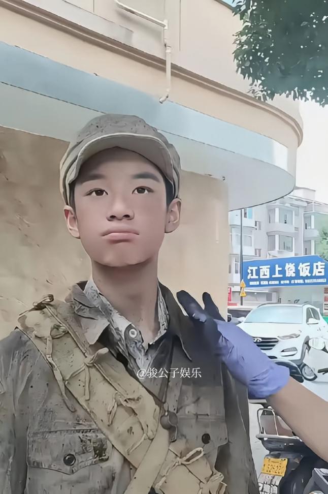 曹颖与丈夫王斑从未计划让儿子王梓涵成为演员，主要担忧演艺行业的精神压力与健康风险