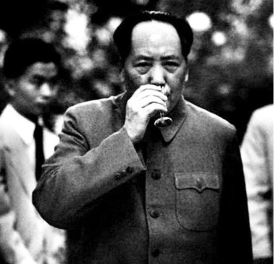 1966年，美国为了暗杀毛主席，派出了一个培养了多年的女特工，没想到他们