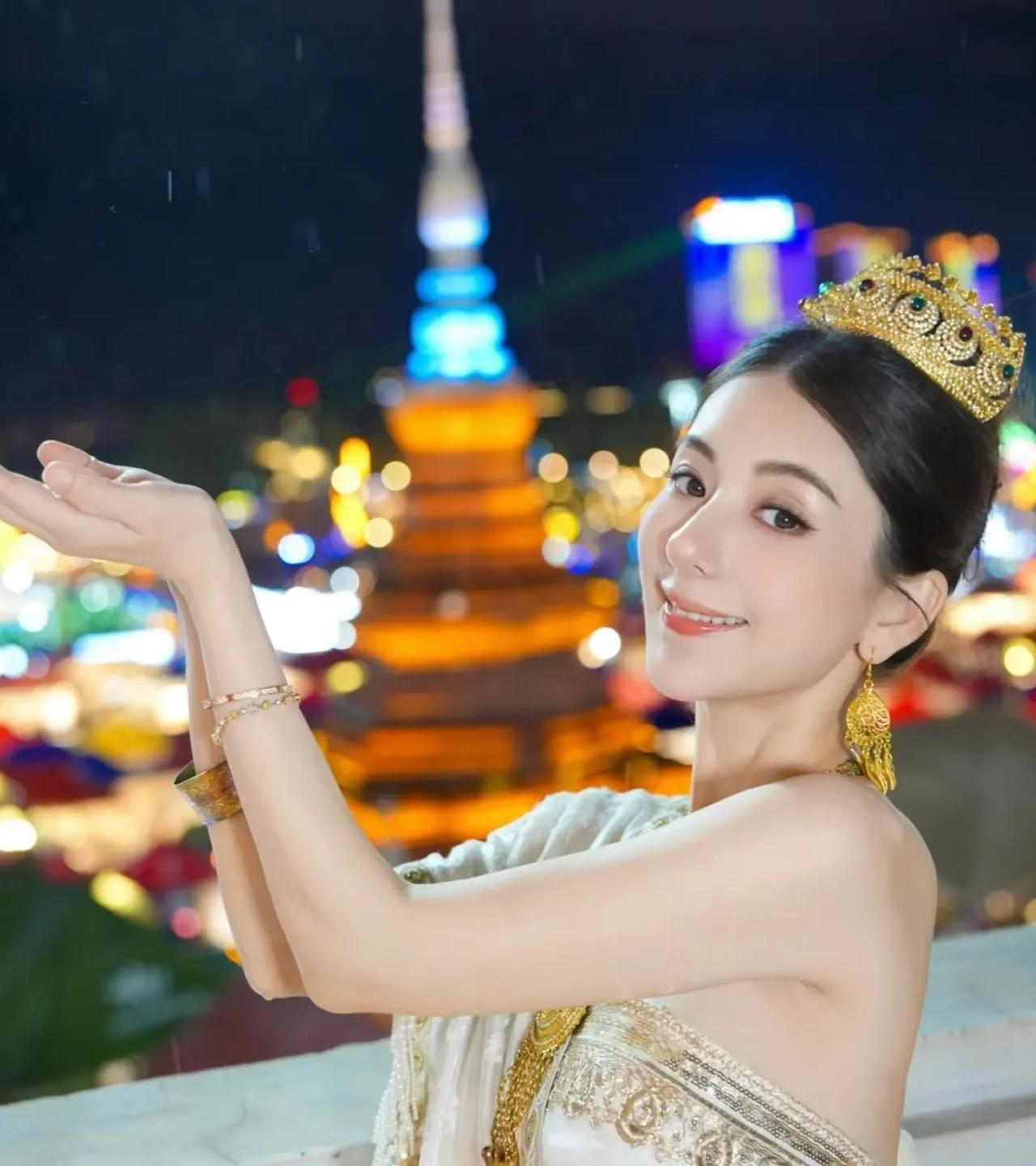 以前就觉得方媛有些似曾相识，在她脸上总能看到某位女星的影子，但又说不清楚具体是谁