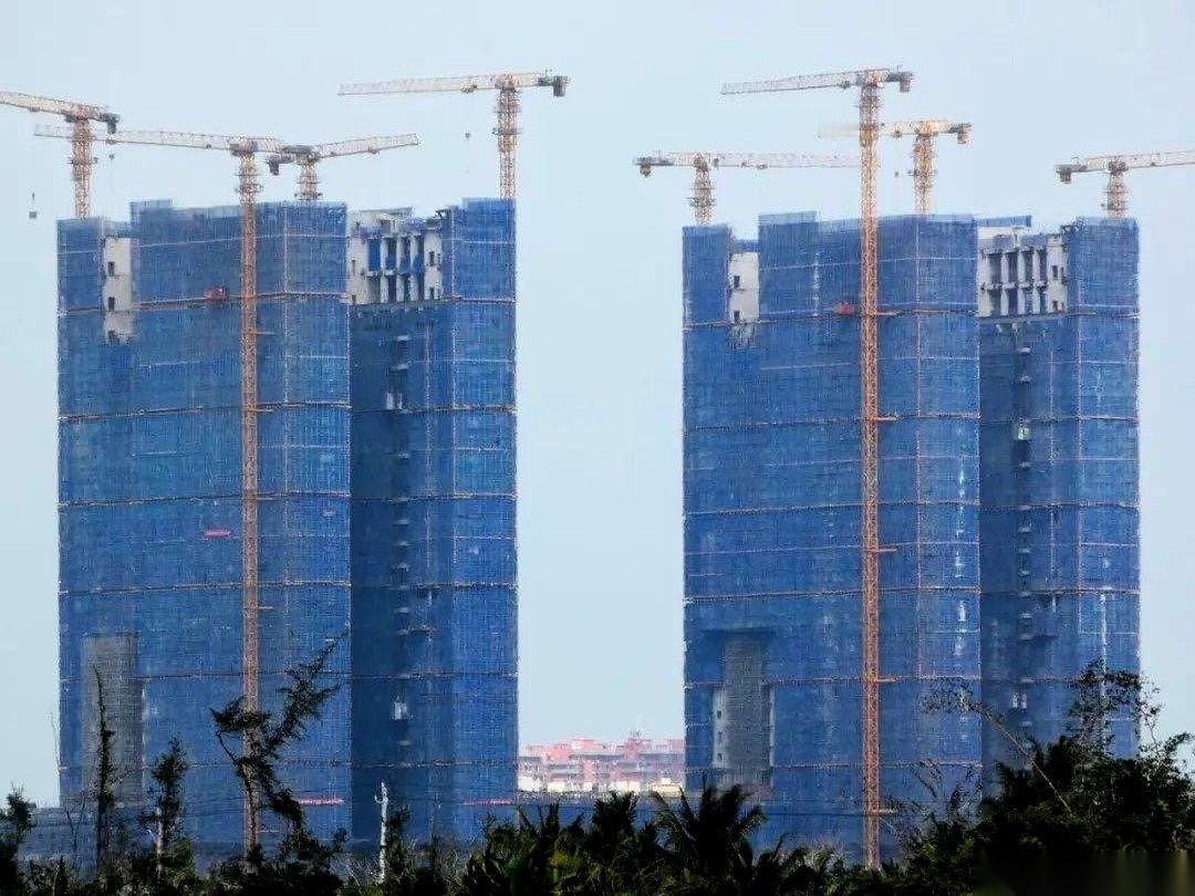 很多人可能还不知道，海南那边，给咱载人登月准备的火箭厂房和发射工位，已经叮叮当当