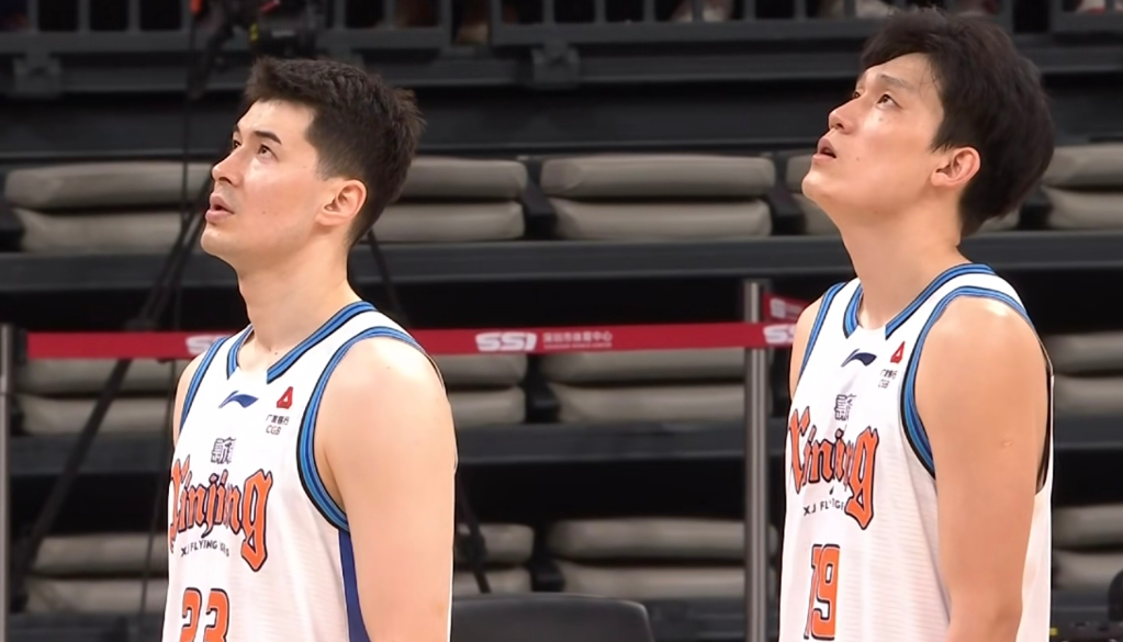 看了新疆男篮与深圳男篮的比赛，我真的很高兴呀！新疆男篮只不过才输了32分而已。如