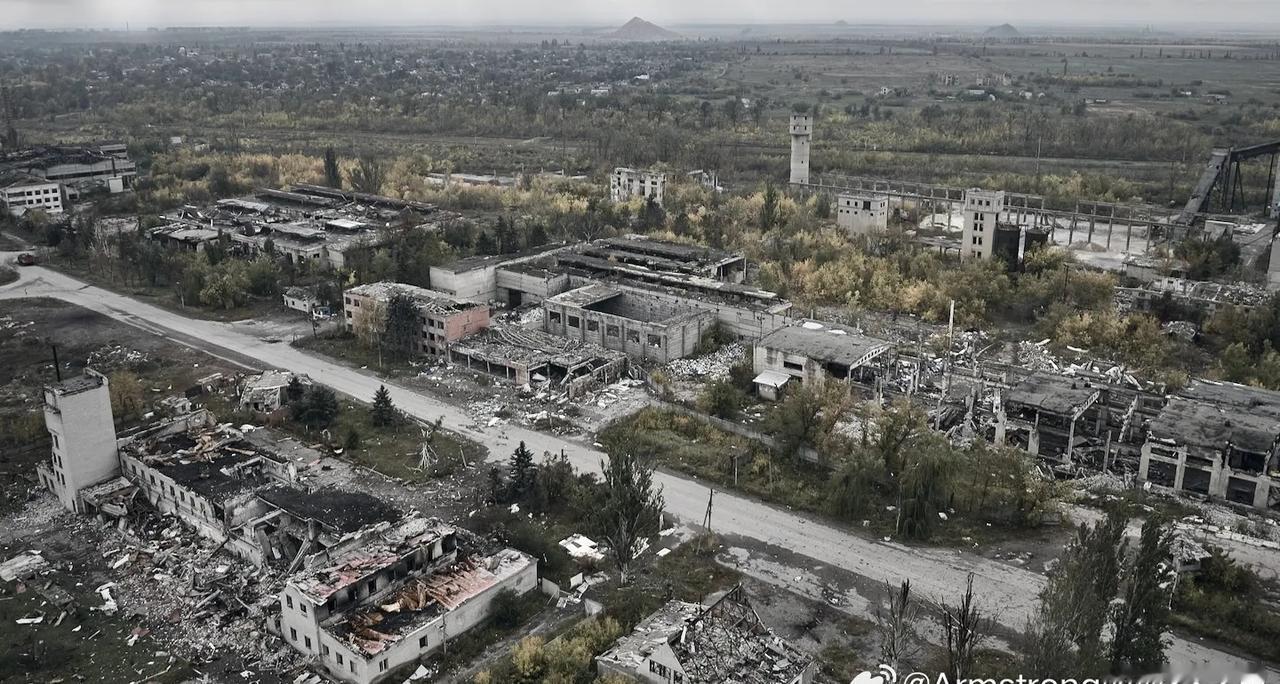 俄军最终突破乌克兰东部关键据点,经过一年多的血腥战斗,数百名俄罗斯士兵现在正在波