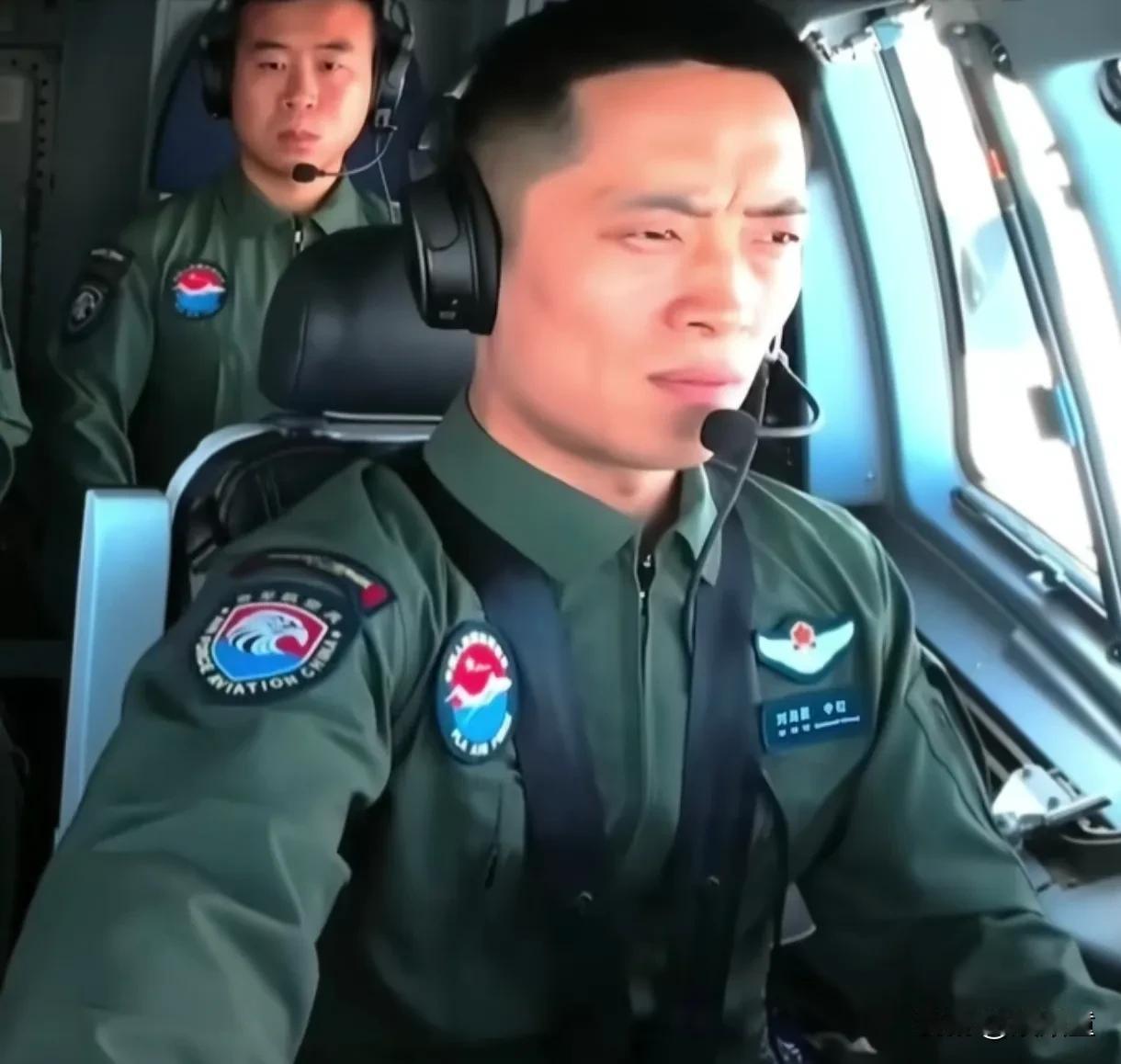 这次阅兵后，全网范花痴！很多女性从阅兵开始，到结束，嘴里两个字没停“好帅”！