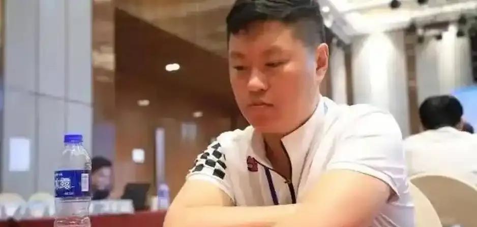 天力建工杯象棋大赛，被禁赛复出的特级大师孟辰杀入决赛，面对的是20岁小将尹昇，经