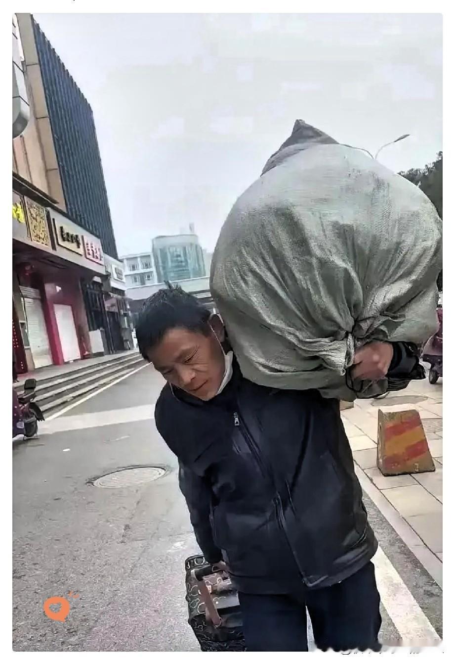 广东，一个52岁的汉子经营失利，妻子却在他负债500万后，带着女儿离开，哪料绝望