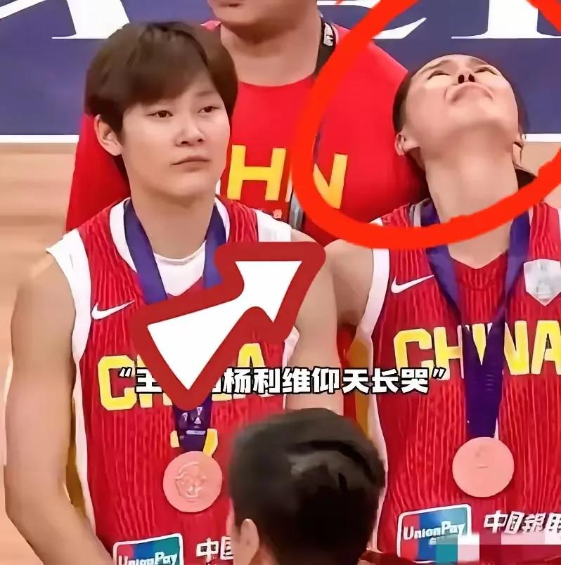 从李梦、王思雨的不甘看女篮主教练维亲事举！女篮亚洲杯惨败收场，作为上届亚洲杯