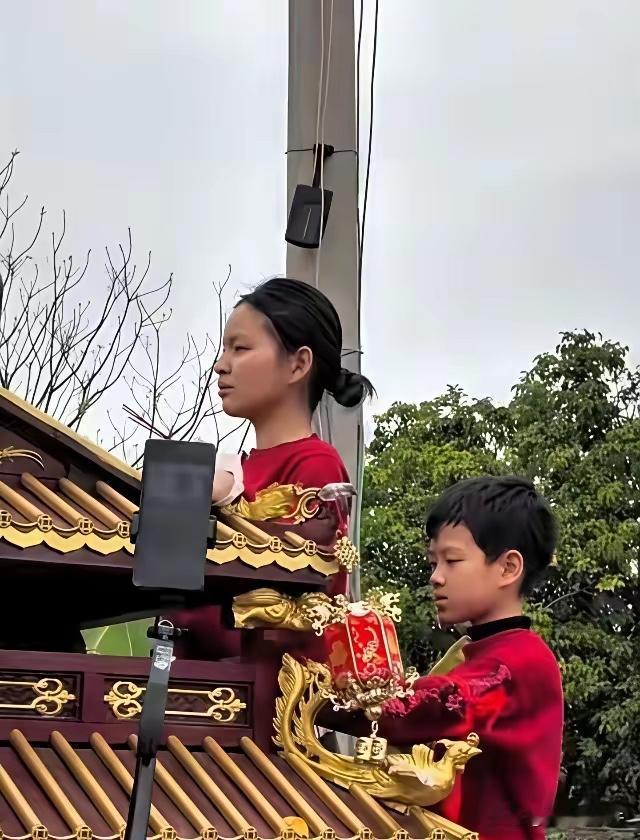 官方，以后我就信官方的话，谁的发言我都不信。不然，没戏看，当不了吃瓜群众了[捂脸