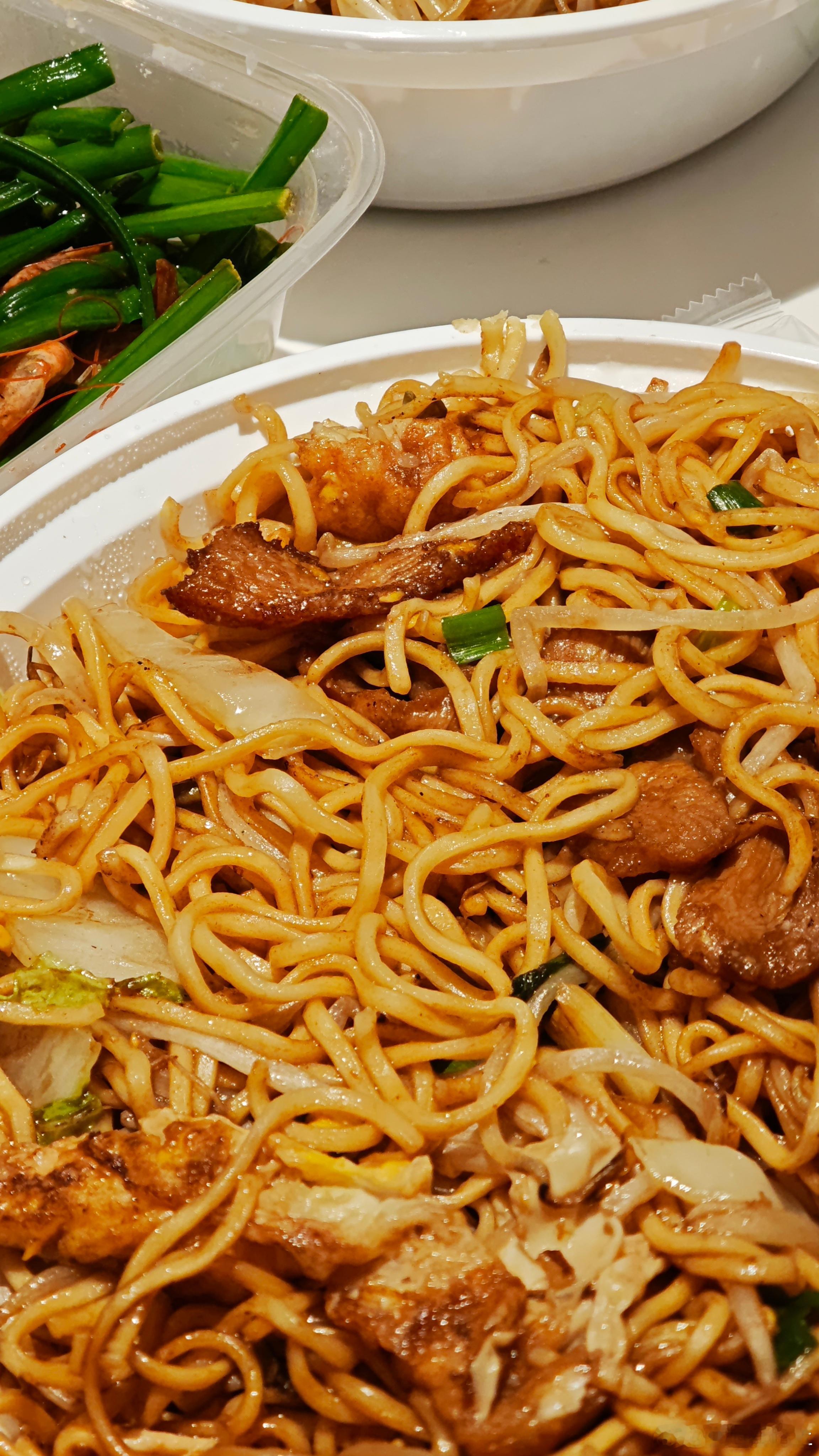 简简单单吃个夜宵今天就主打一个啥也不知道看着有食欲就点下去在加班中，饿了广州就