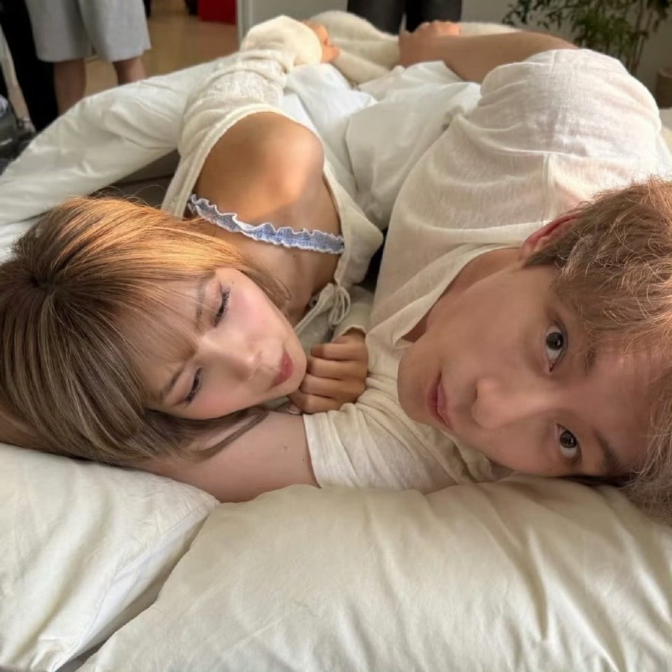 Lisa什么时候能意识到自己是个女爱豆频繁和LV三公子出行就算了还和男