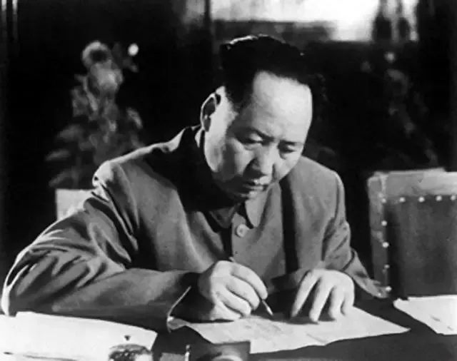1961年，毛主席和周总理“大吵一架”，随后毛主席反问一句:“你吃了吗?”没想到
