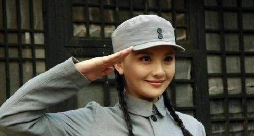 《八路军帽扣谜底终揭晓——原来并不只是装饰》一个细节常常被忽略，八路军王连的