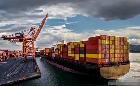 澳大利亚老牌外交官汉姆发表了一编文章，振动了澳大利亚，文章写道，中国不怕美国，早