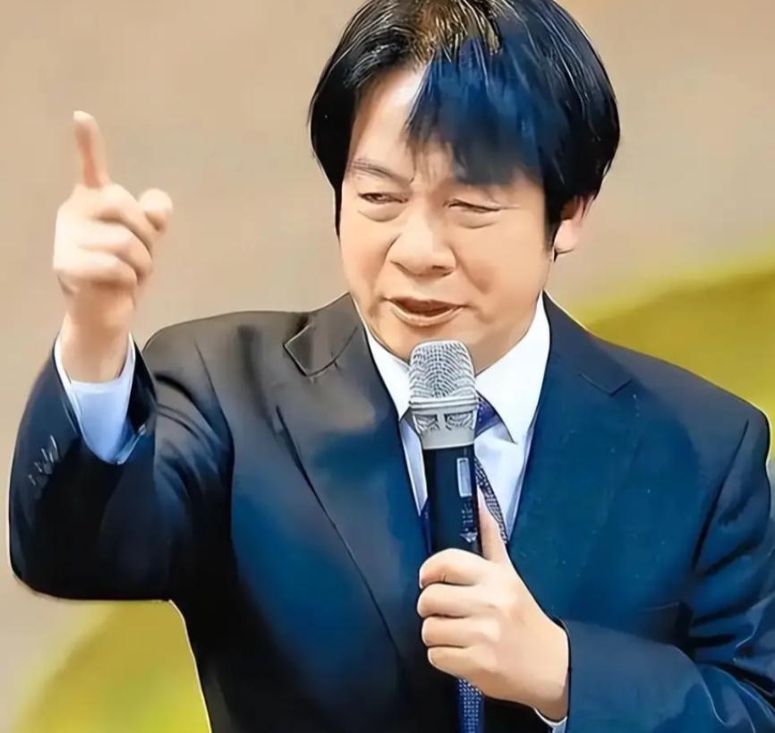 台湾网红“馆长”陈之汉怎么也没想到，照着网友留言念了句争议言论，竟会被台湾地区领