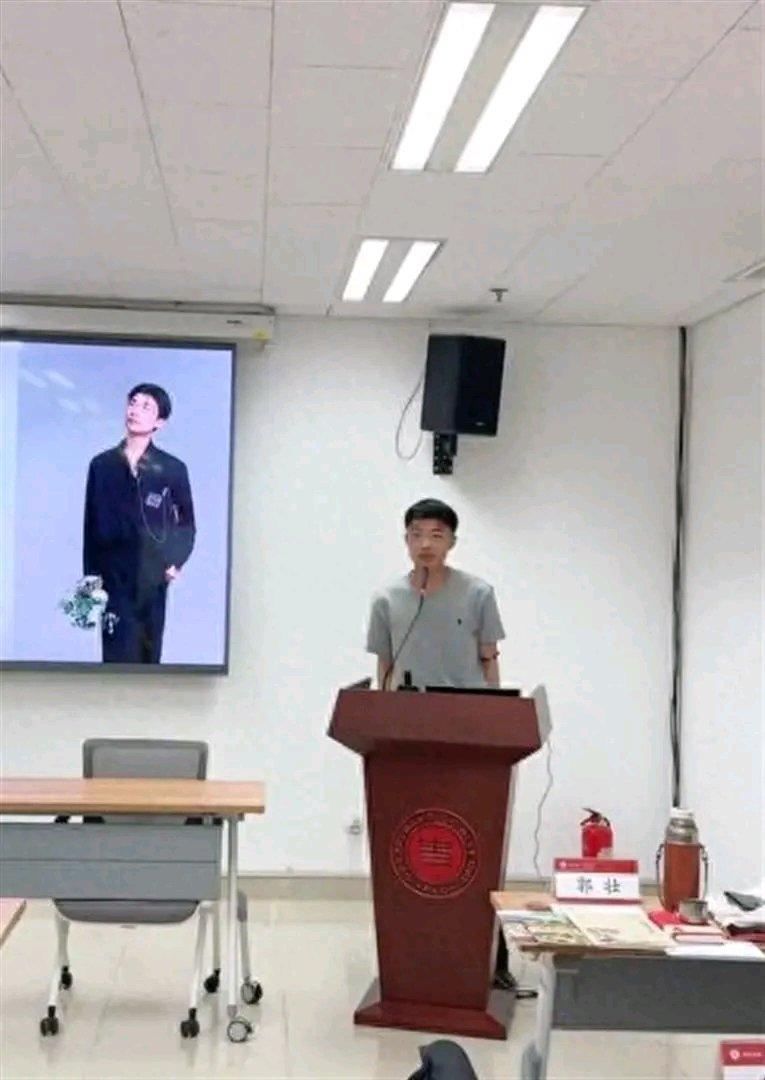 难怪27岁郭有才能长红不衰，看他现在的状态才懂，他早就过上了别人求而不得的通透人