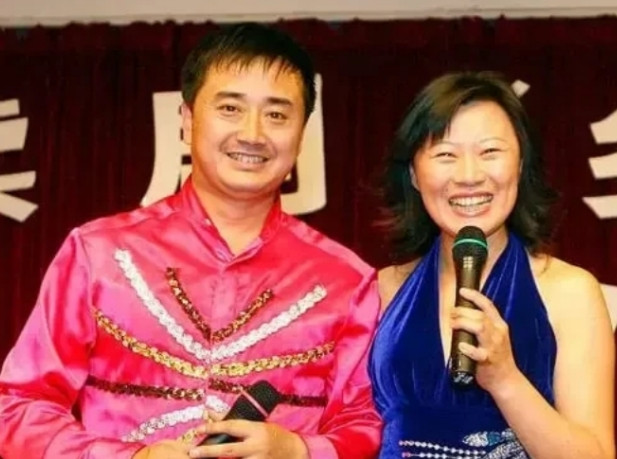 2011年，赵本山把唯一的女徒弟赵海燕叫到办公室，说，“海燕啊，你做我老伴吧。”