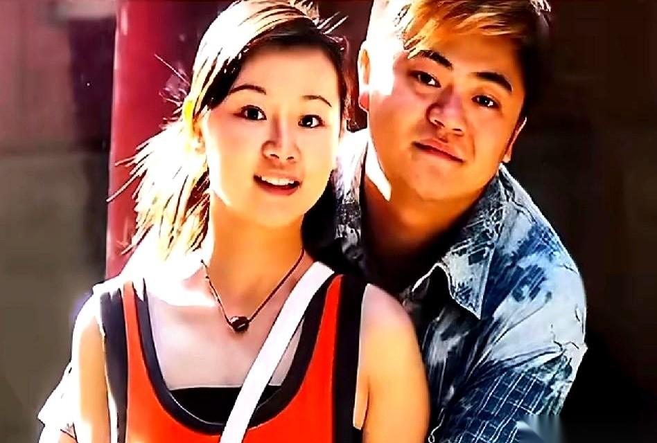 一年了。家里的灯泡我会自己换了，漏水的水管我也能修了。你看，你走了之后，我好