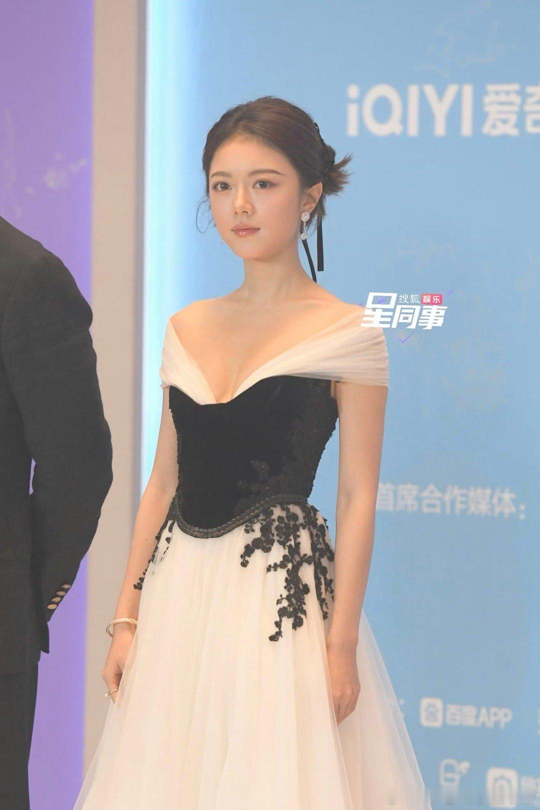 赵今麦终于有好看的装早了