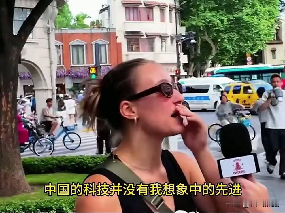 一位英国女子来上海表示，上海没有想象的那么先进，其实和英国差不多！她还指出，有