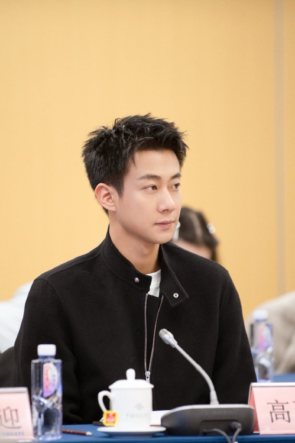 高至霆直播高至霆你是要笑死我吗！减脂期每一顿都是放纵餐，烤冷面因为冷所以没热量