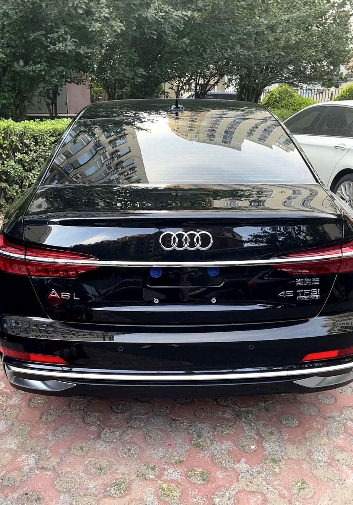 最近在一线城的高架上蹲点观察，十辆奥迪A6L里能遇到八辆屁股挂着45TFSI，