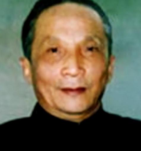 1956年，毛主席接见徐州地委书记时，忽然问他：“四”下面加个“南”是什么字？地