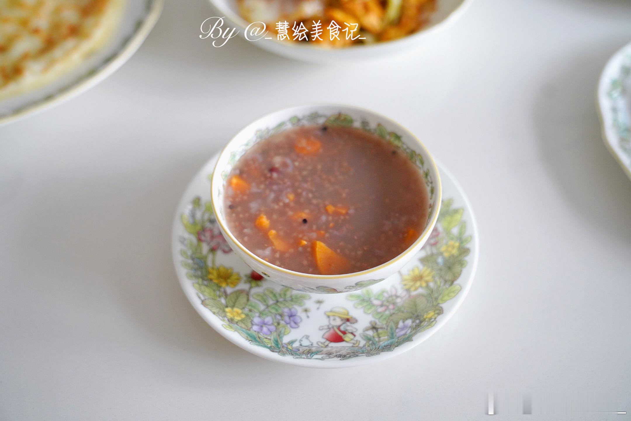 吃晚饭卷心菜炒鸡蛋、炒三丝、干锅花菜、家常饼、红薯小米粥~我的美食日记