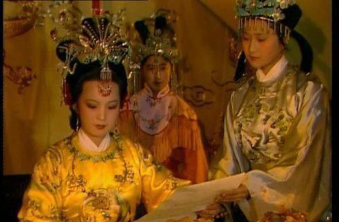 红楼梦贾元春为什么半晚回娘家?在《红楼梦》里,贾元春并非严格意义上的半晚上回