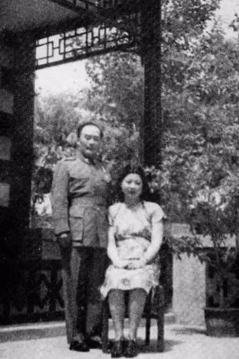1947年，51岁的胡宗南娶了戴笠的情人叶霞翟，其实两人早就有一腿，因为顾忌，不