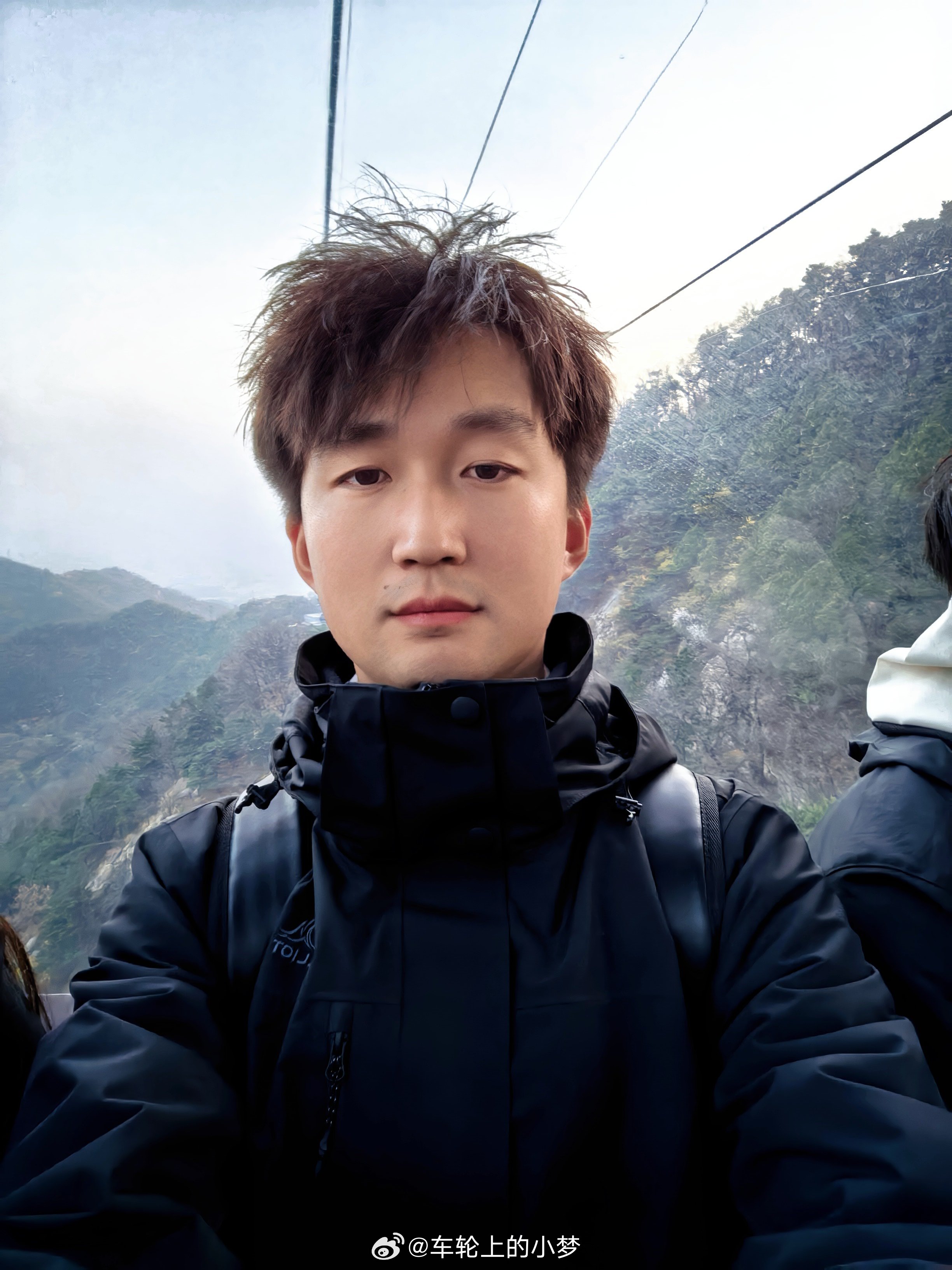 风停了，天没晴，坐索道下山咯~（人已经呆了，回去吃饭睡觉，下午撤）泰安·泰山风