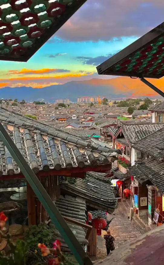 8月1日起，游客进丽江古城需缴纳50元古城维护费，有效期一年。当然并不是所有