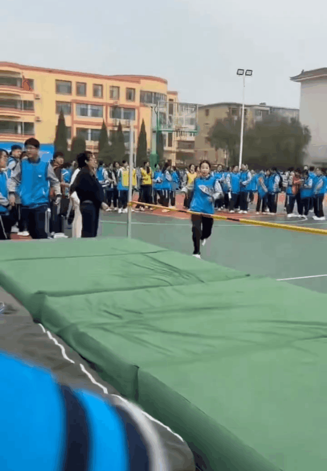 笑死我了，姑娘这是自投罗网！