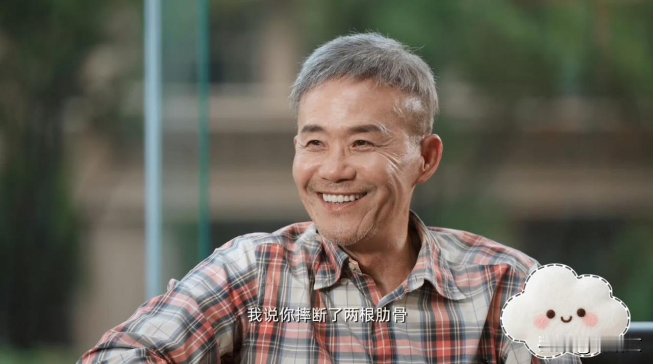 王石摔断两根肋骨还嘴硬！田朴珺的吐槽里全是幸福74岁的王石和田朴珺这波约会