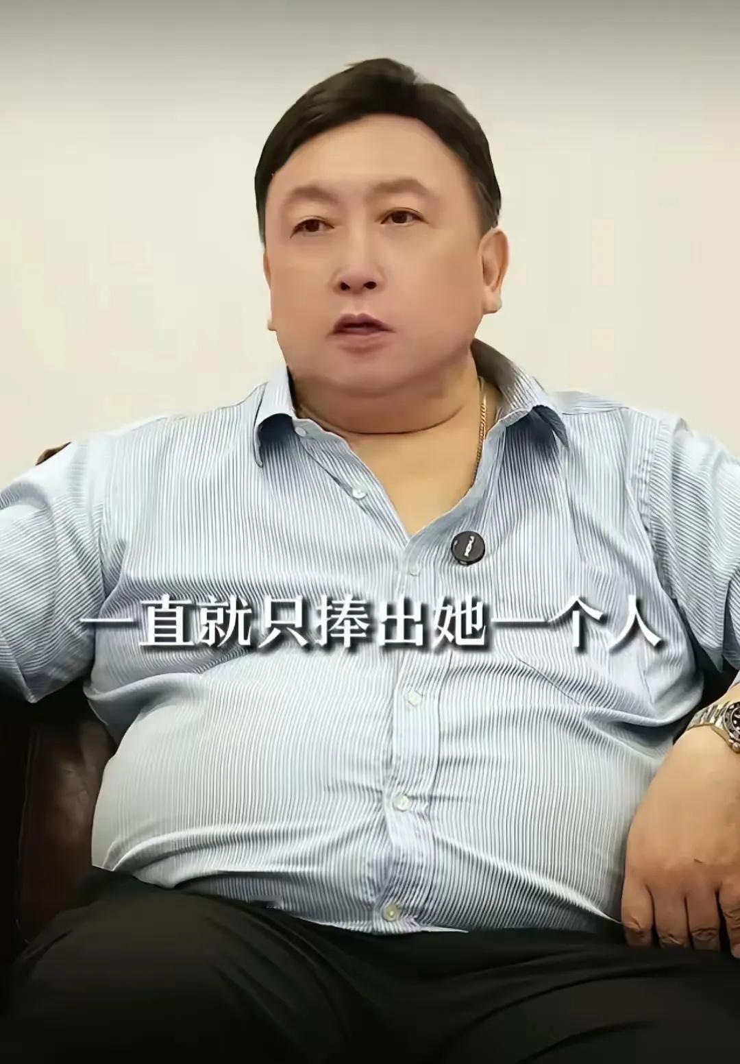 王晶聊起赵露思解约这事儿时，提到了个挺有意思的对比。他说杨超越所在的文澜公