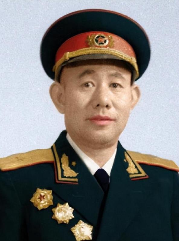 1951年，一群志愿军在撤退时，猛然发现眼前狭隘的山谷中，竟出现了成千上万个美军