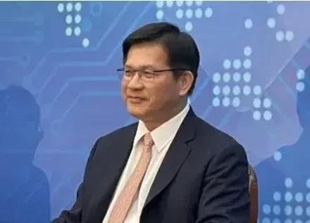 林佳龙还想与大陆外长握手，哪来的自信！日前，台外事部门主管林佳龙，在采访中放问