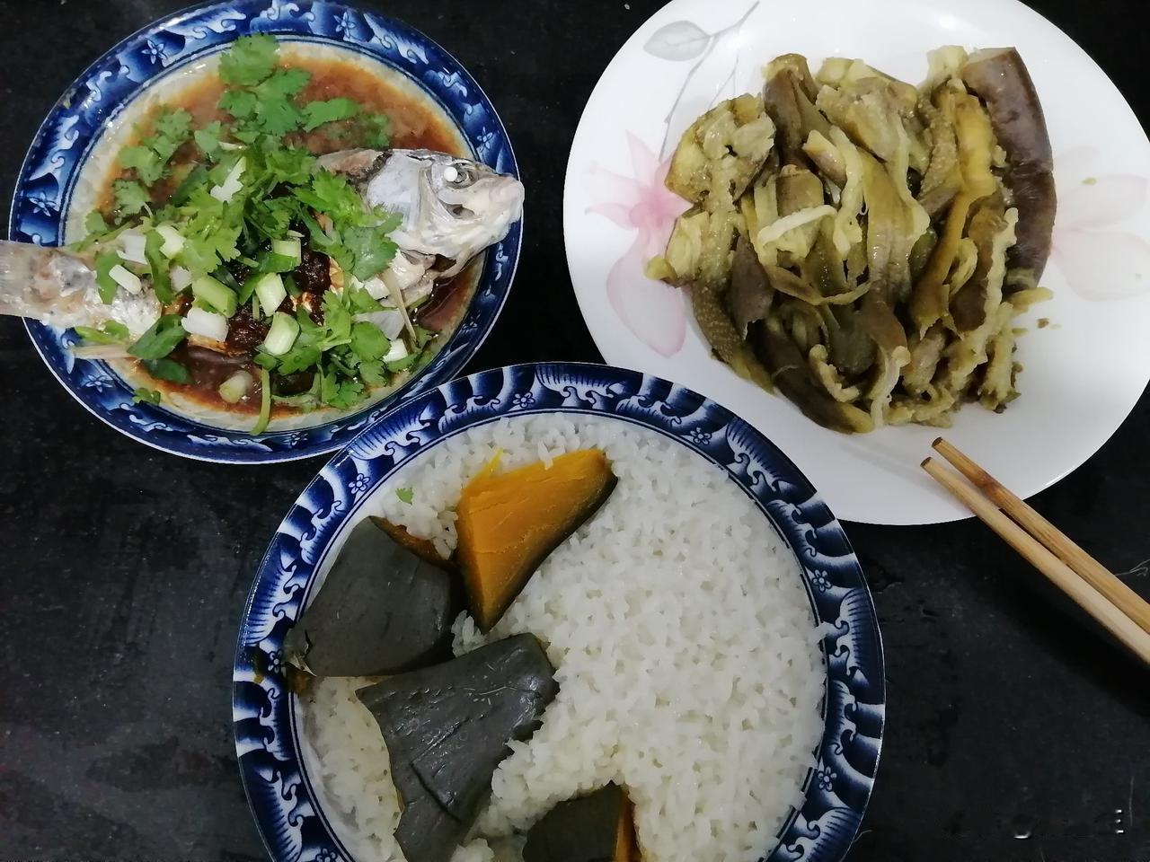 我快没钱了，却突然进来40元，这回好了，够花到月底了。我这个月，打算只花退休