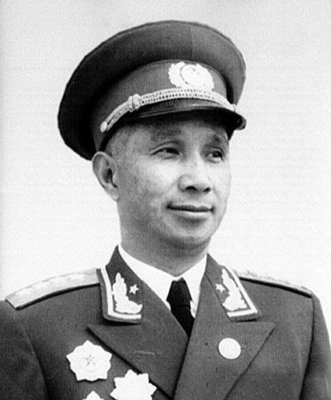 南昌起义时，他是粟裕的排长，1955年授衔时，此人为何没有参加？“老聂，你怎么