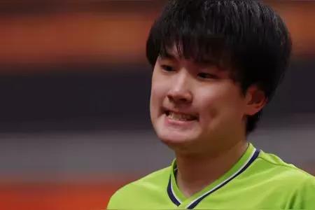 张本智和世界排名第4。阿拉米扬世界排名第344。此前的三次交手，张本智和