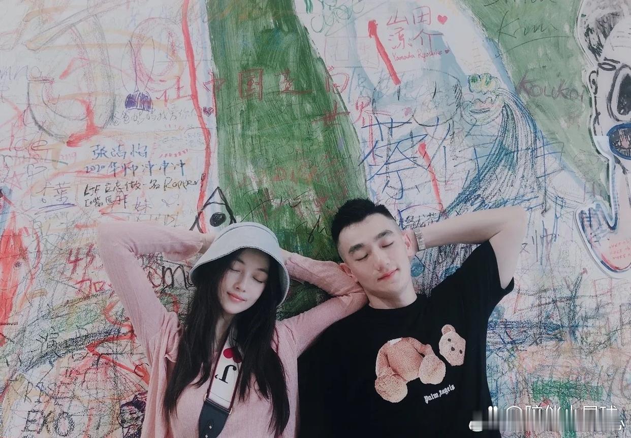 万万没有想到，他们居然是一对，白瞎我看了十几年电视，现在才知道。