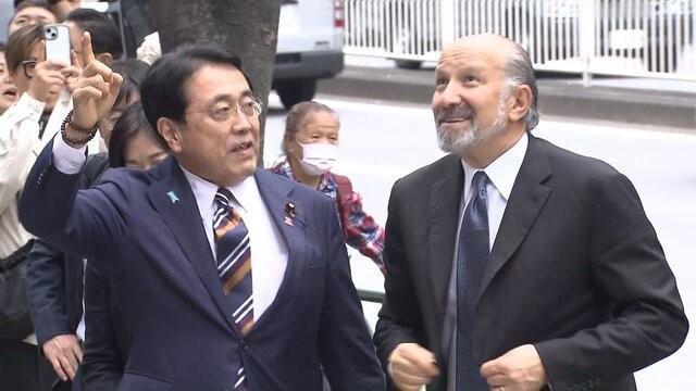难怪美国商务部长在中美会谈中隐身,原来,他正躲在日本“快活”。据多家日媒报道,当